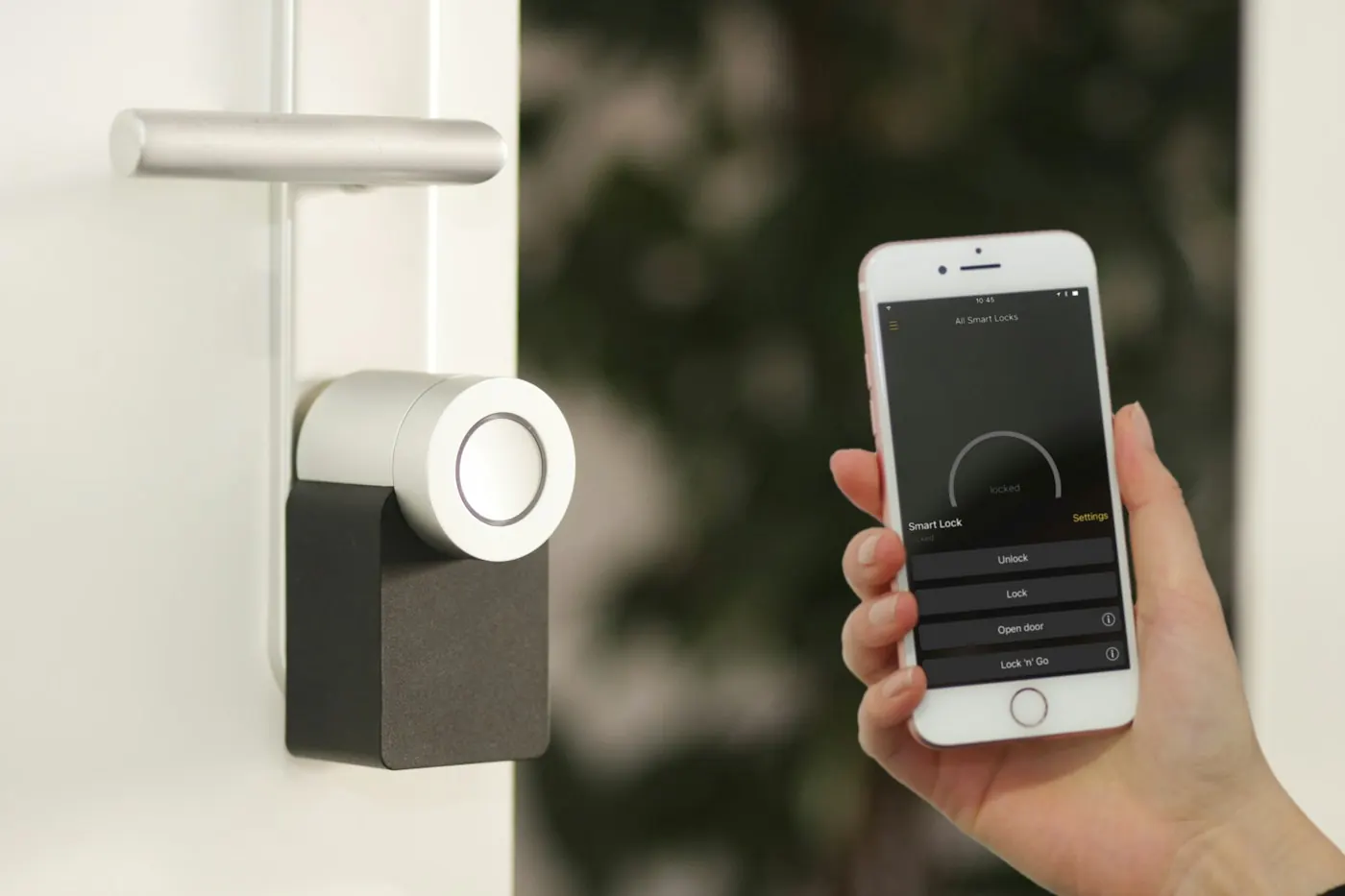 Téléphone intelligent utilisé pour déverrouiller une porte
