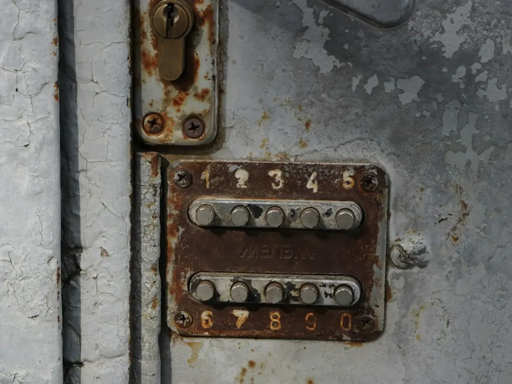 Serrure mécanique à boutons