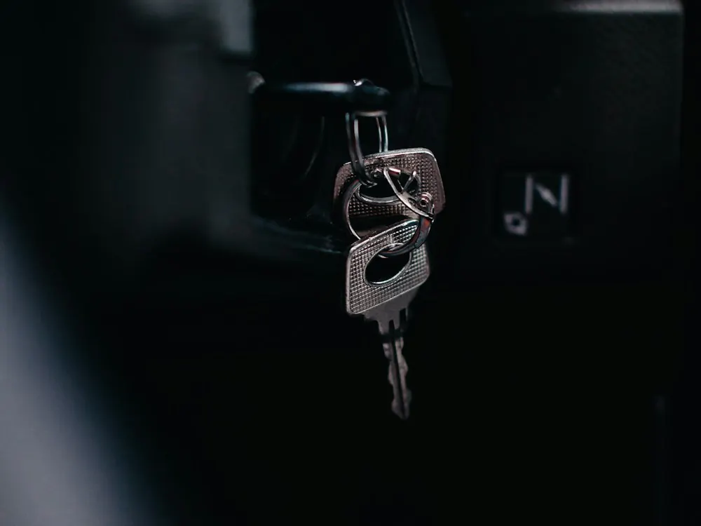 Clé dans une serrure de nuit